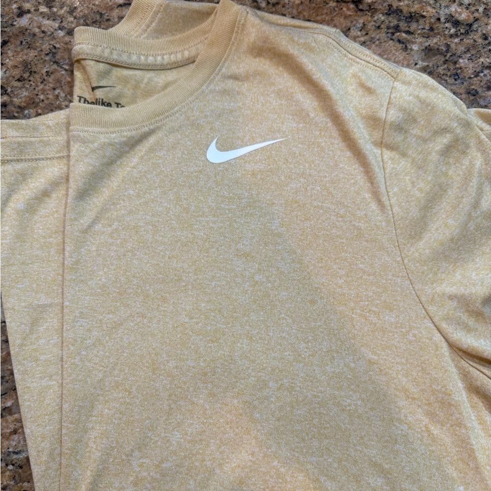Nike dry-fit T shirt women’s size L